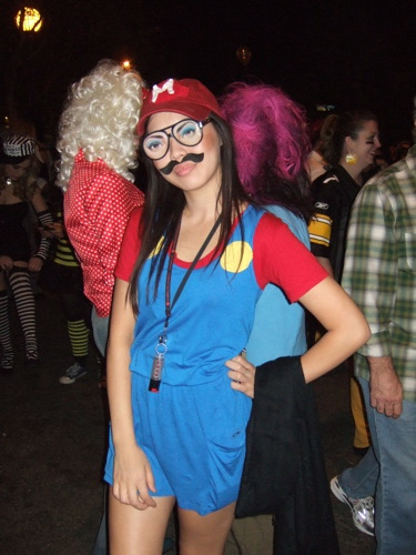 Illustration for article titled Nintendo Love Invades West Hollywood Costume Carnaval